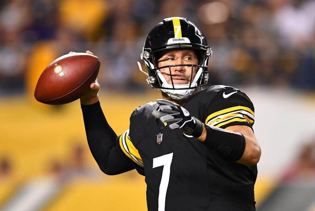 Ben Roethlisberger throws ball