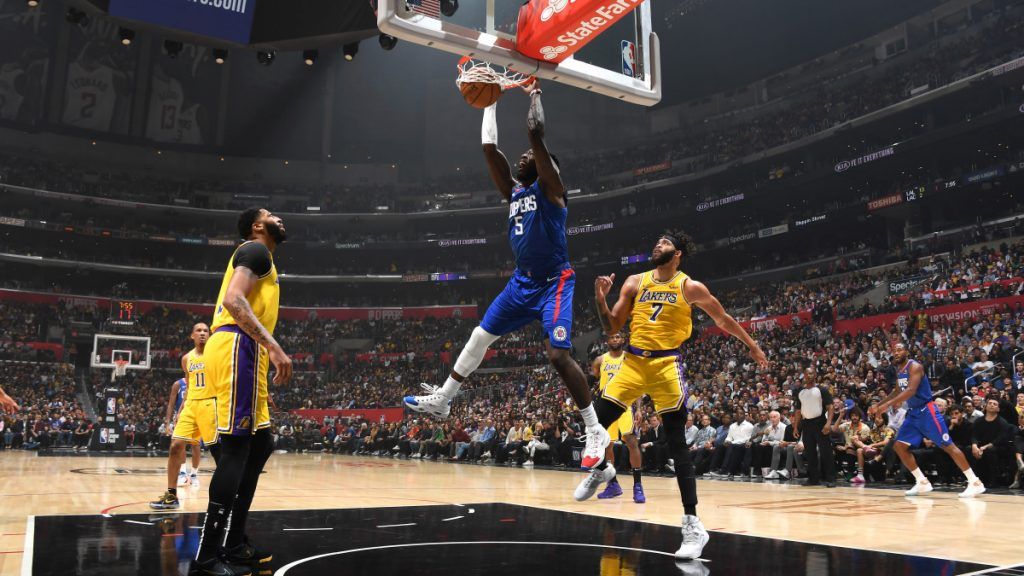 Montrezl Harrell dunks vs the Lakers