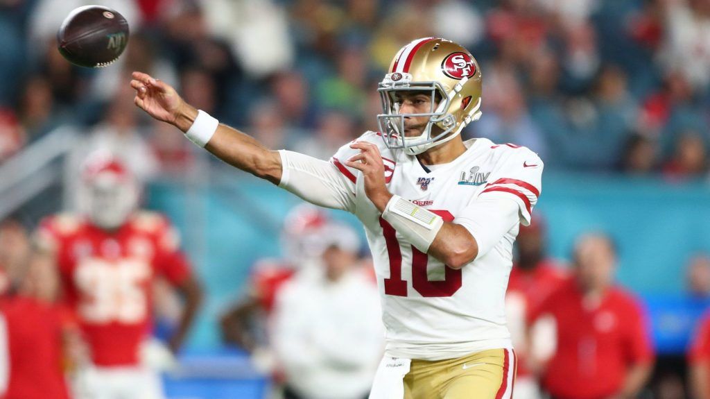 Jimmy Garoppolo throws ball