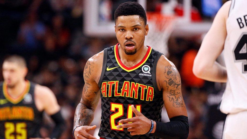 Kent Bazemore playing for the Hawks