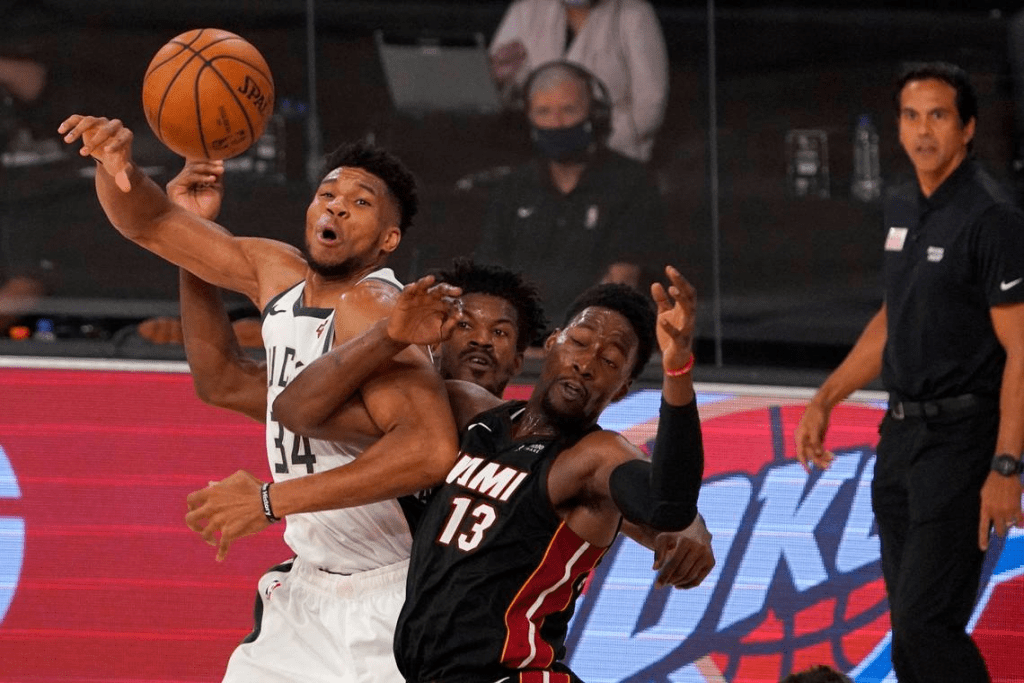 Giannis Antetokounmpo vs Miami Heat