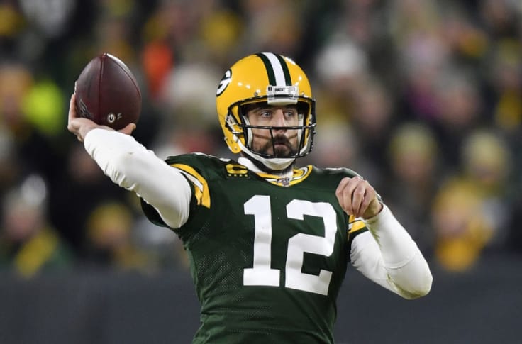 Aaron Rodgers throws ball