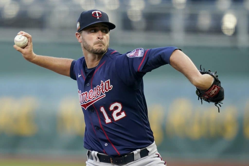 Jake Odorizzi throws pitch