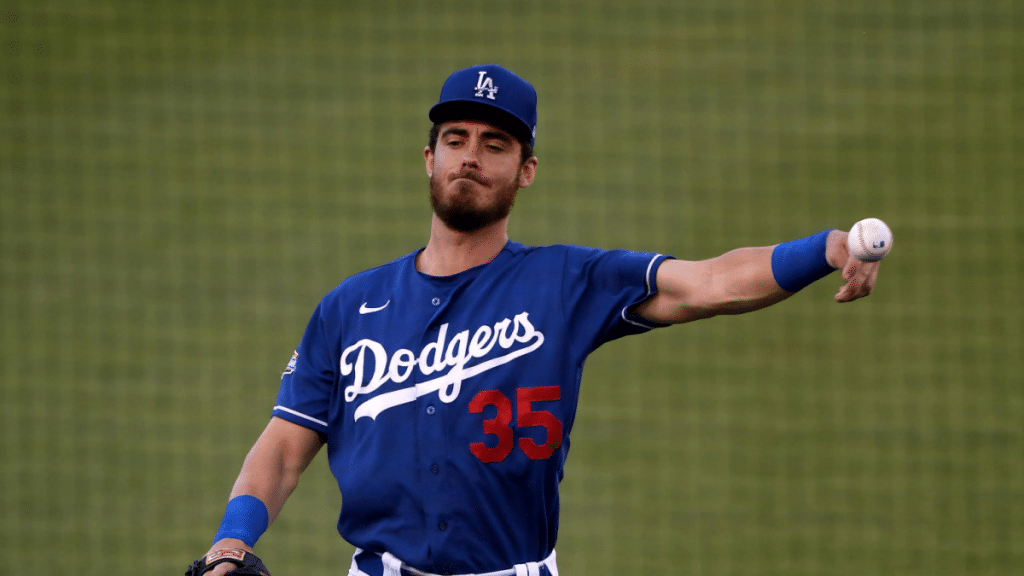 Cody Bellinger warm up