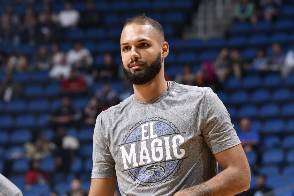 Evan Fournier warm up