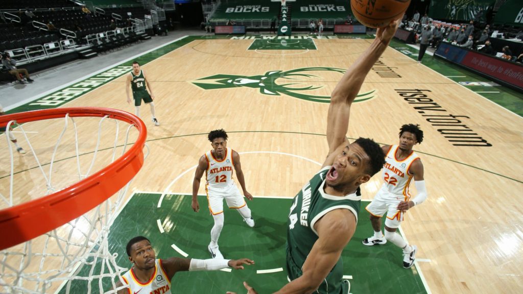 Giannis vs Hawks