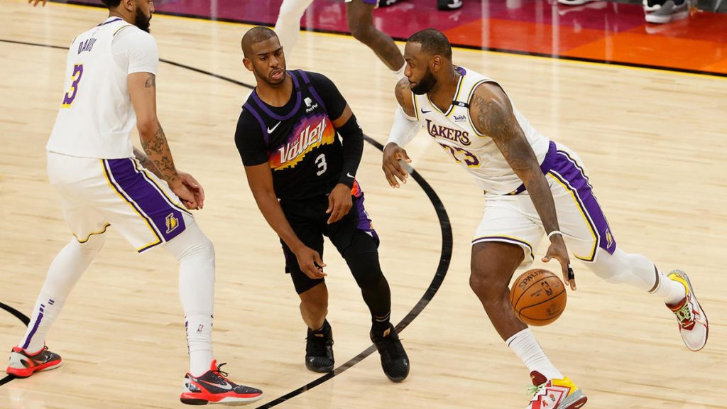 LeBron James vs Chris Paul