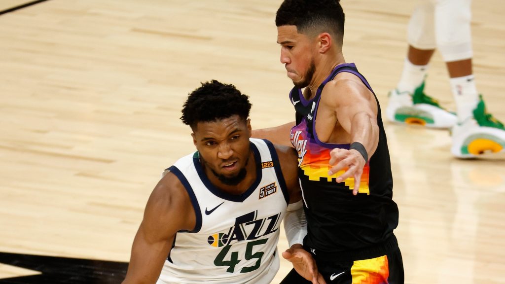 Devin Booker guards Donovan Mitchell